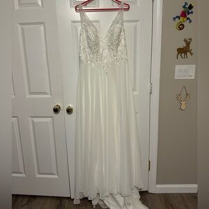 Brand new wedding dress size 16